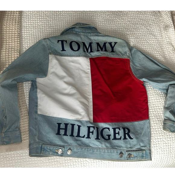 Vintage Tommy Hilfiger Light Wash Denim Jacket Big Flag Embroidered Size XSmall - Picture 3 of 5